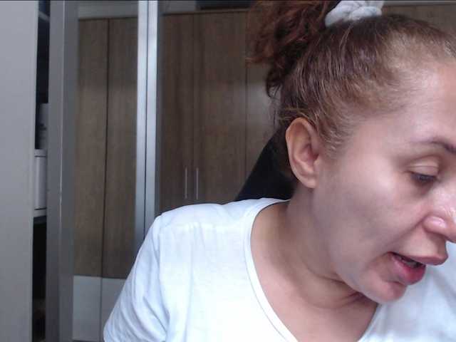 Snímky obrazovky vysielania RoxanaMilf