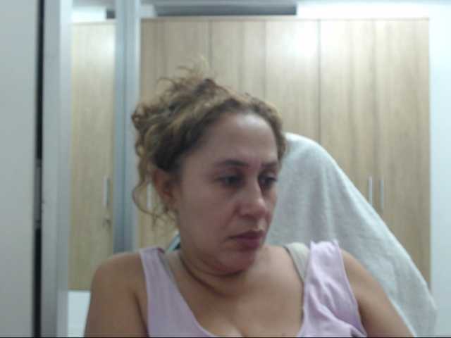 Snímky obrazovky vysielania RoxanaMilf