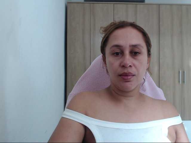 Snímky obrazovky vysielania RoxanaMilf