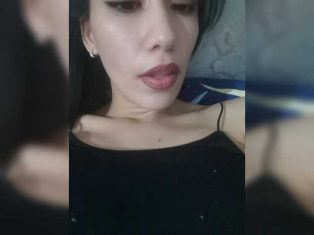 Snímky obrazovky vysielania RuthAhGlamor