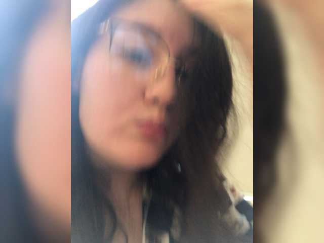 Snímky obrazovky vysielania SaanviUwU