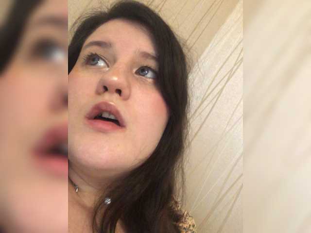 Snímky obrazovky vysielania SaanviUwU