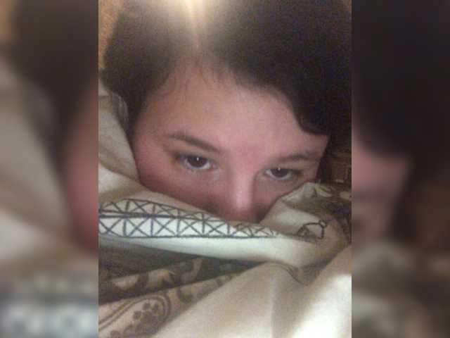 Snímky obrazovky vysielania SaanviUwU