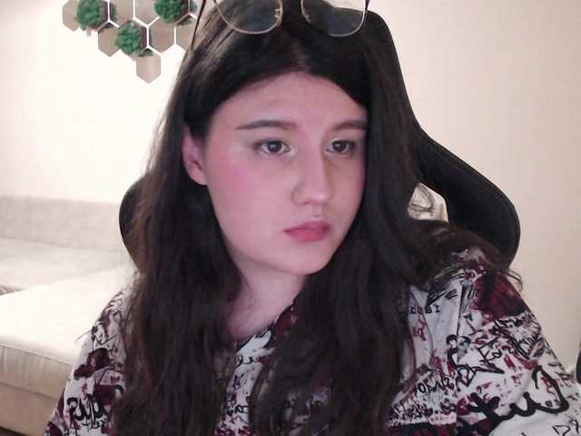 Snímky obrazovky vysielania SaanviUwU