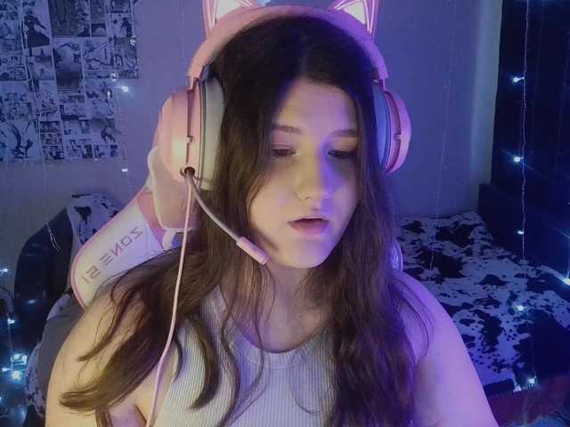 Snímky obrazovky vysielania SaanviUwU