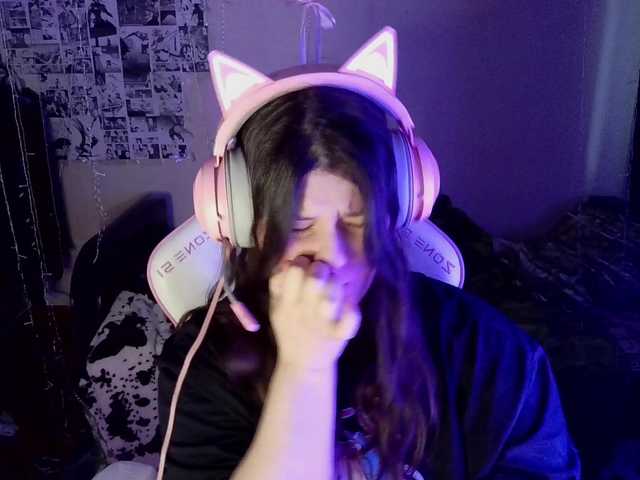 Snímky obrazovky vysielania SaanviUwU