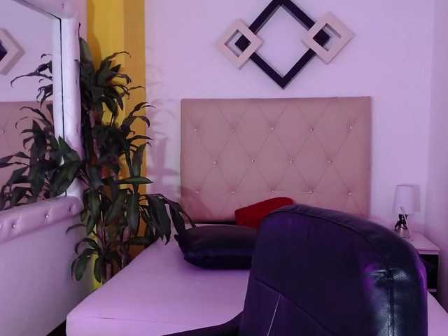 Snímky obrazovky vysielania SallyDevine