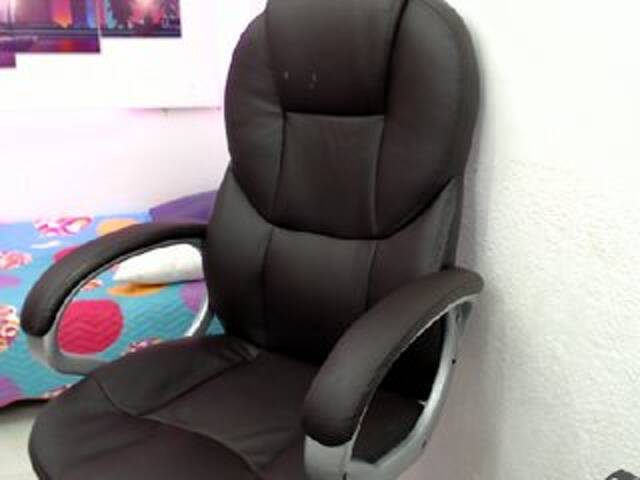 Snímky obrazovky vysielania SamyThomson