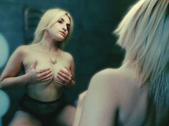 Erotický videorozhovor Sasha-Reid