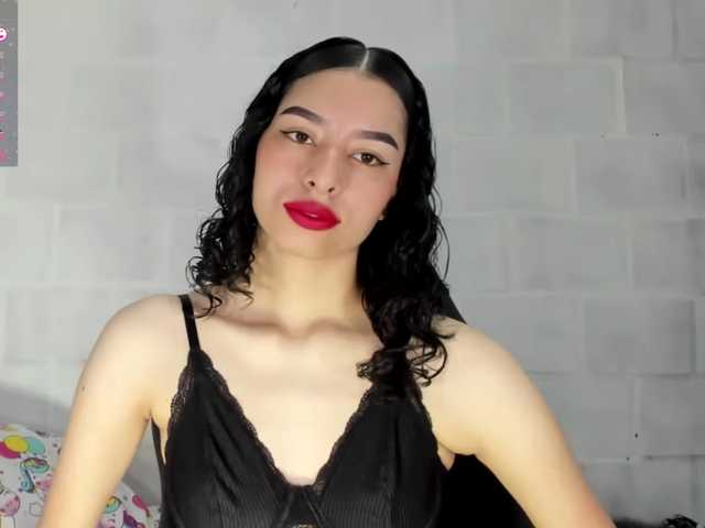 Snímky obrazovky vysielania ScarlettBloom2