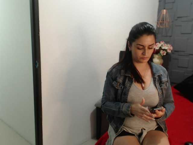 Snímky obrazovky vysielania ScarletXimena