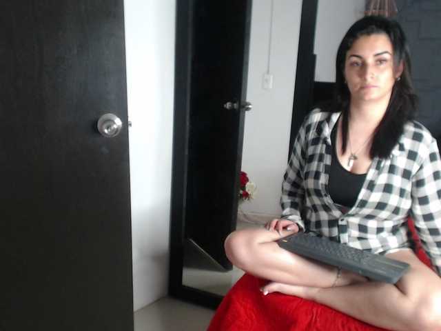 Snímky obrazovky vysielania ScarletXimena