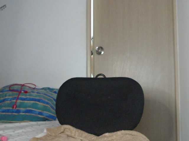 Snímky obrazovky vysielania ScarletXimena