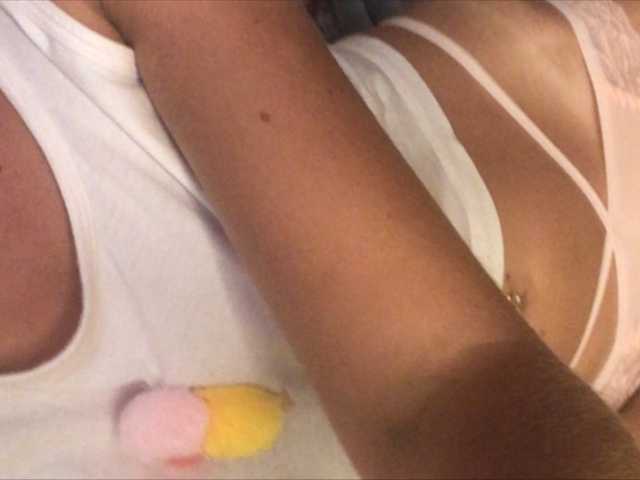 Snímky obrazovky vysielania sensualmilana