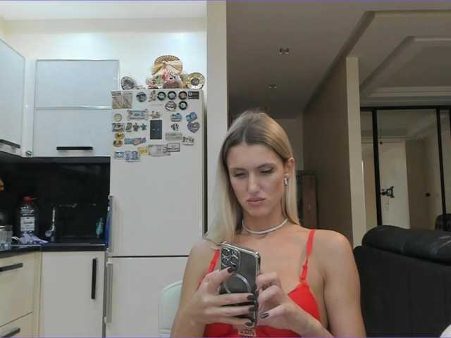 Snímky obrazovky vysielania NESSA_DEVIL