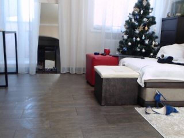 Snímky obrazovky vysielania Sexwife44