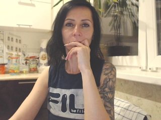 Snímky obrazovky vysielania Sexwife75