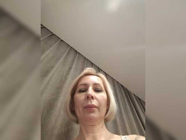Snímky obrazovky vysielania Sexwife75