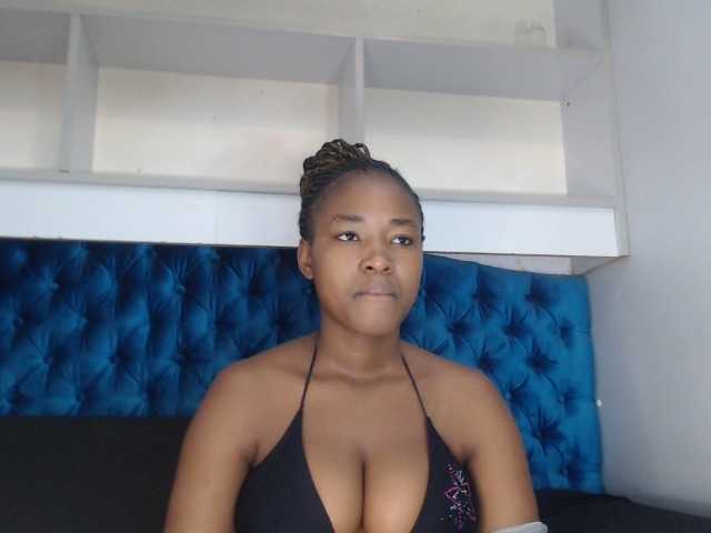 Fotografie SexyAmeena200 hello if you dont find me attractive dont bother staying in my room ,leave before i kick yourself out u guys piz like and follow me .you cant just come in my room and .piz help me pay my tution fee.