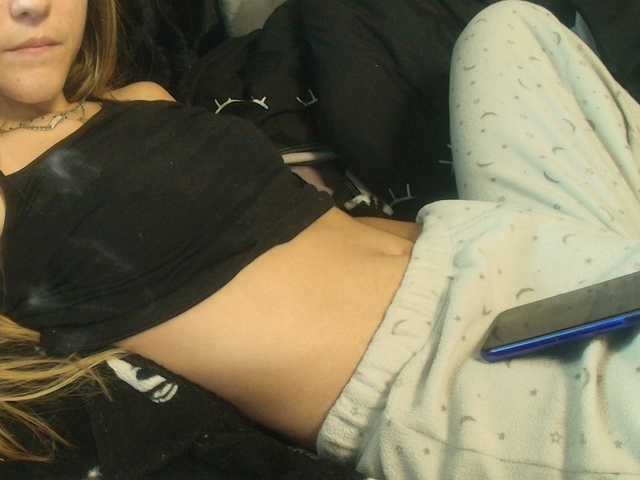 Snímky obrazovky vysielania Sexydoll251