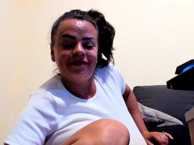 Snímky obrazovky vysielania sexyhotboobsX