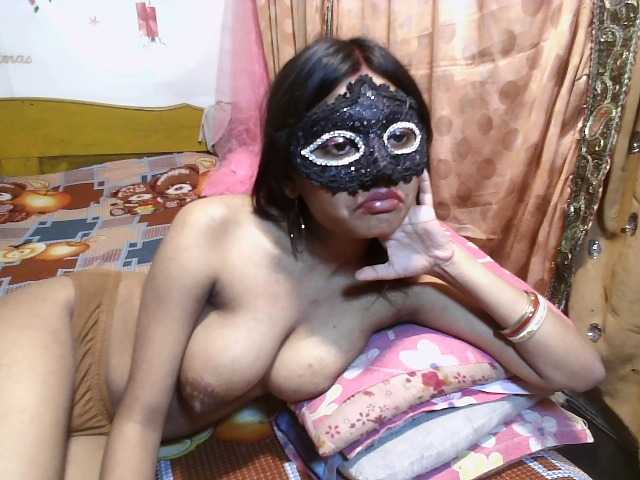 Snímky obrazovky vysielania Sexyindianqueen