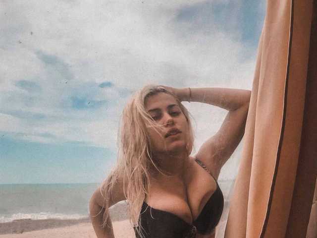 Erotický videorozhovor sexykiraboobs