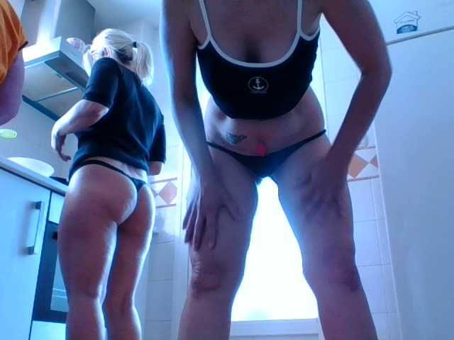 Fotografie sexyrubyta hello i'm hot we play i want to run i have the lush activated hmmm
