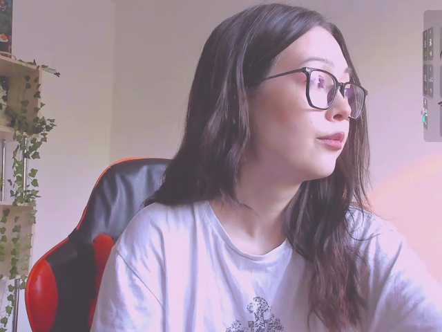 Snímky obrazovky vysielania ShadowEva