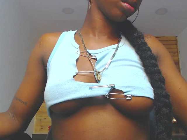 Snímky obrazovky vysielania ShaylaSexx