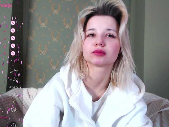 Snímky obrazovky vysielania nicoleblonde