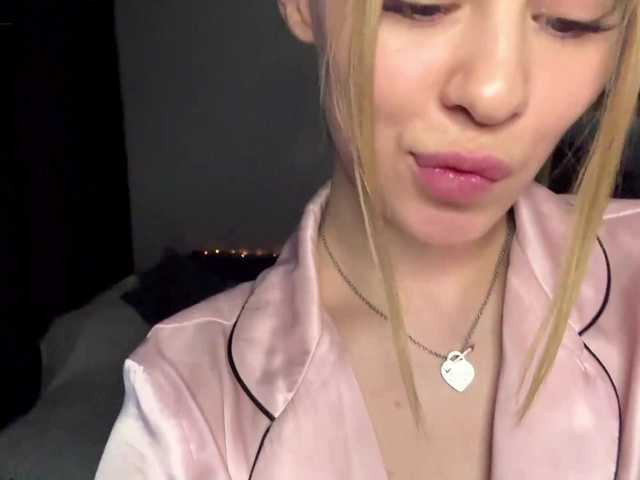 Snímky obrazovky vysielania ShyElisa