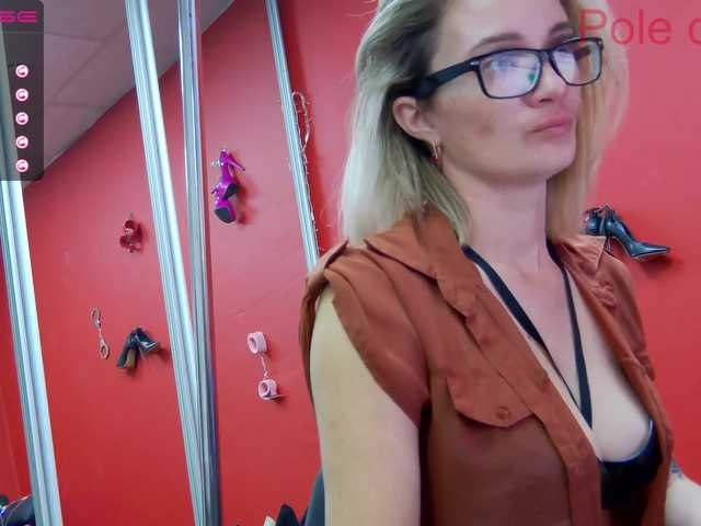 Fotografie Simonacam2cam I'm glad to welcome you dear! The best compliment from you is tokens) I will also pamper you with naked tits for 100 tons, ass-50, legs-30. I will turn on your camera for 40 tons, I will play pranks in private or in a group and show you what it is buzz