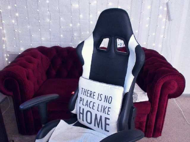 Snímky obrazovky vysielania AnasteishaLux