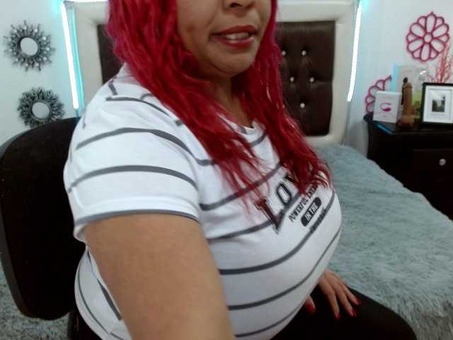 Snímky obrazovky vysielania Siren-boobs