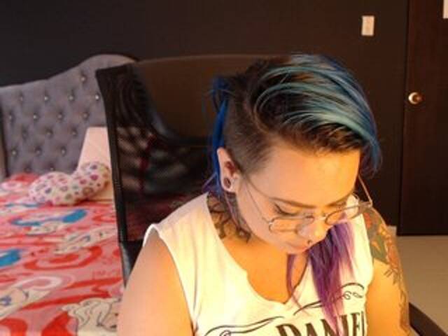 Snímky obrazovky vysielania skyviolet