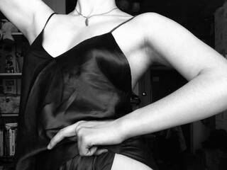 Erotický videohovor small-monstr