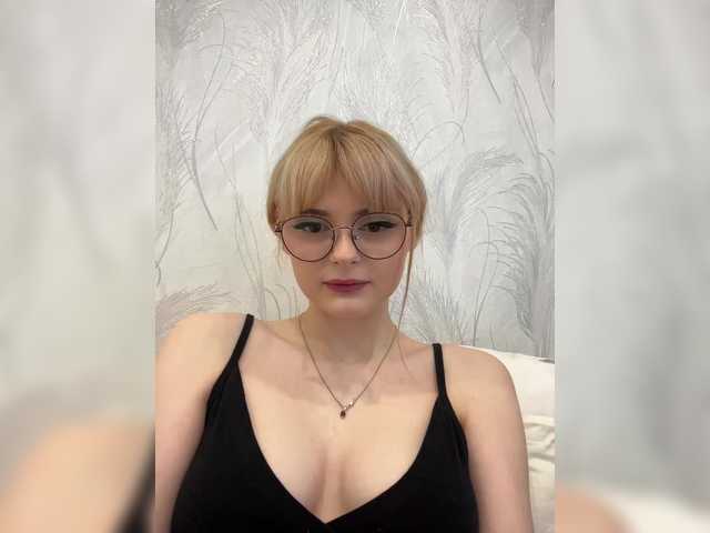 Snímky obrazovky vysielania Sophie-doll