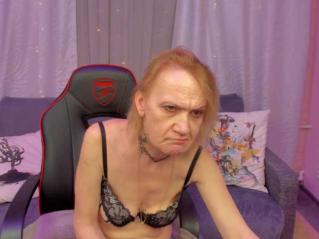 Snímky obrazovky vysielania SqurtyLally69