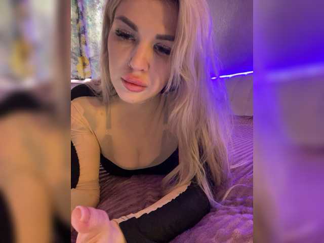 Snímky obrazovky vysielania CyberWhore111