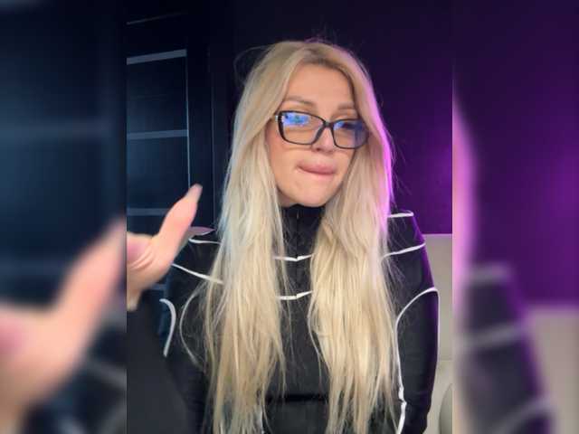 Snímky obrazovky vysielania CyberWhore111