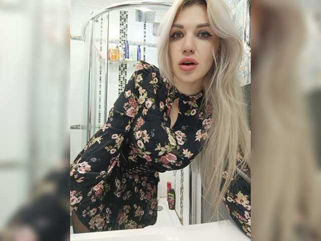 Snímky obrazovky vysielania CyberWhore111