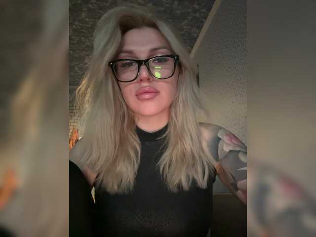 Snímky obrazovky vysielania CyberWhore111