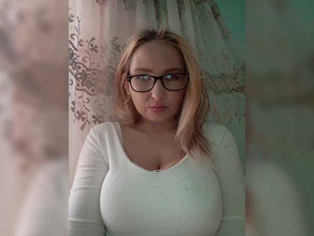 Snímky obrazovky vysielania Sulie-Evelynne