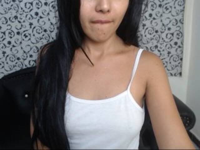 Snímky obrazovky vysielania Sweethotbitch