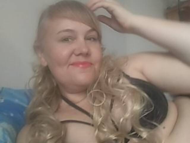 Snímky obrazovky vysielania sweetmodel123