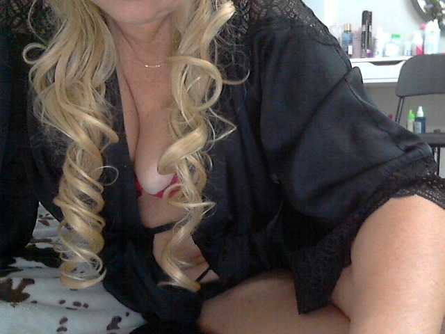 Snímky obrazovky vysielania sweetmodel123