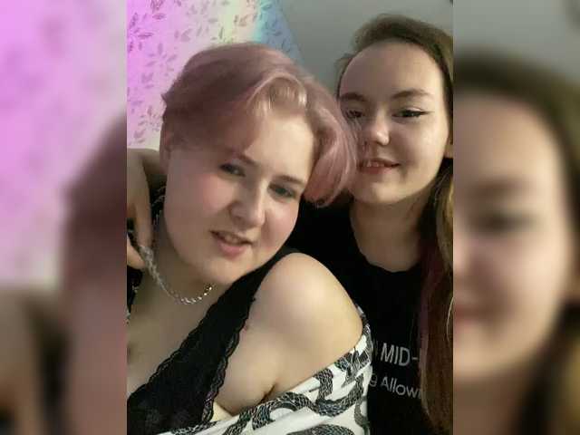 Snímky obrazovky vysielania Tanya-and-Sara
