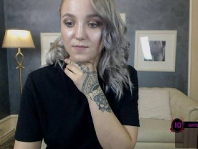 Snímky obrazovky vysielania Tawnie