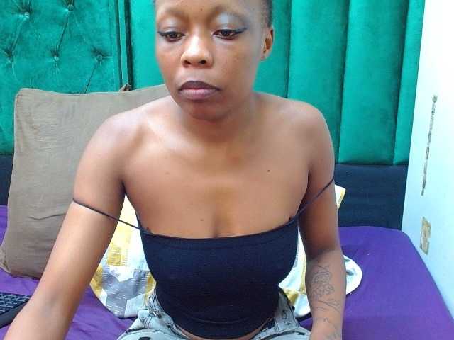 Snímky obrazovky vysielania Naughty_NubianEmpress